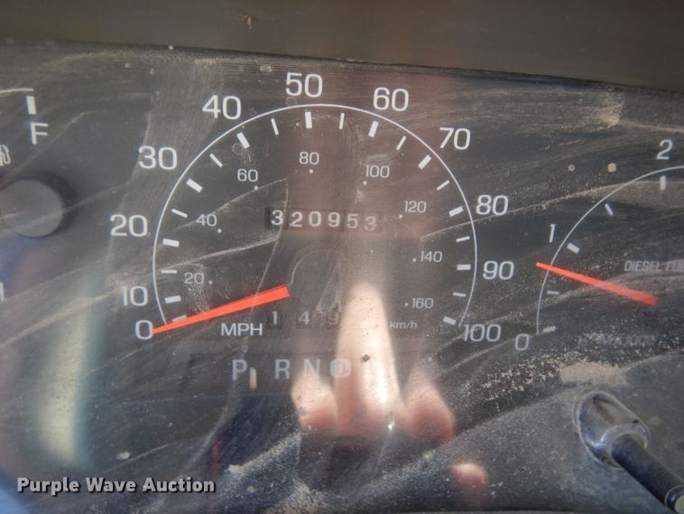 image for item IL9754 2001 Ford F350 Super Duty  flatbed pickup truck