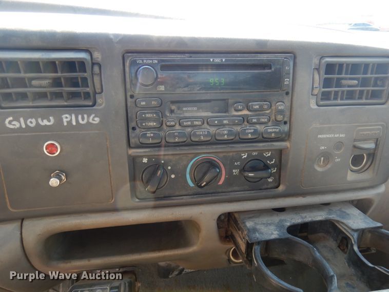 image for item IL9754 2001 Ford F350 Super Duty  flatbed pickup truck