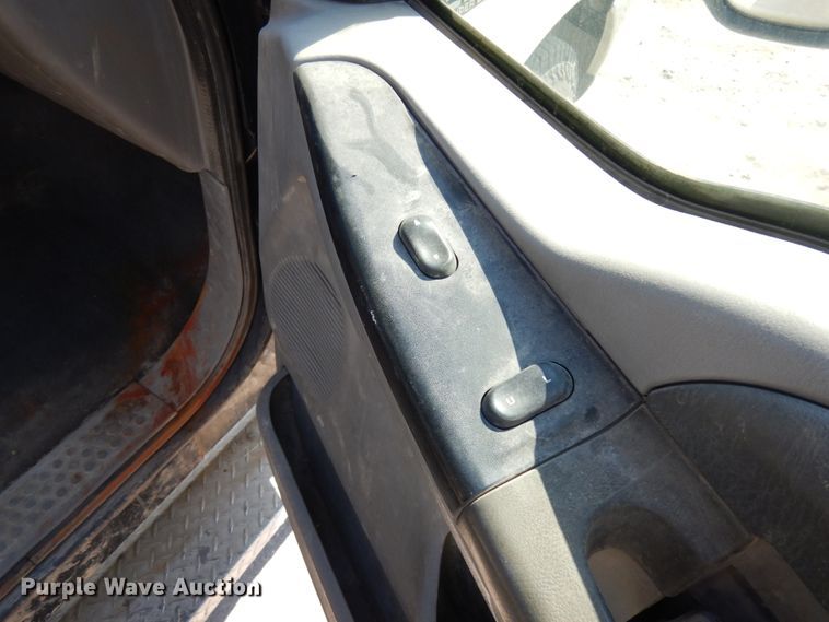 image for item IL9754 2001 Ford F350 Super Duty  flatbed pickup truck