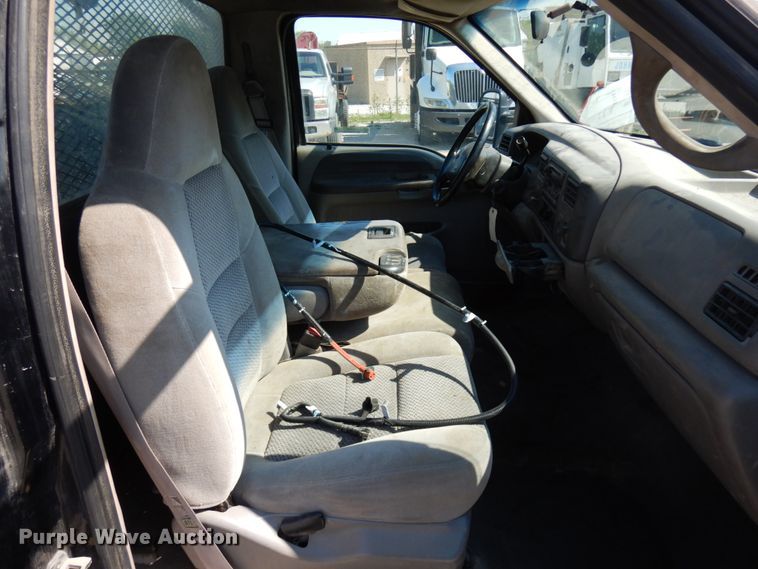 image for item IL9754 2001 Ford F350 Super Duty  flatbed pickup truck