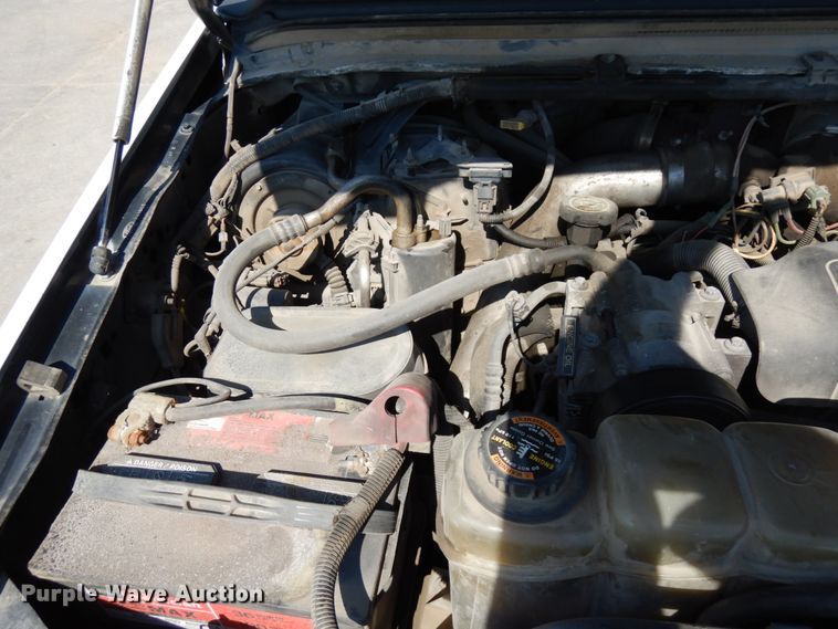 image for item IL9754 2001 Ford F350 Super Duty  flatbed pickup truck