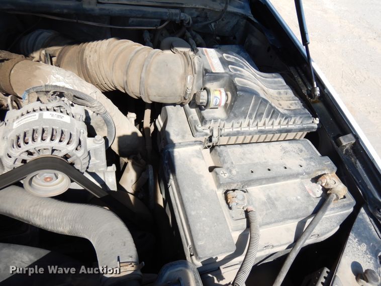 image for item IL9754 2001 Ford F350 Super Duty  flatbed pickup truck