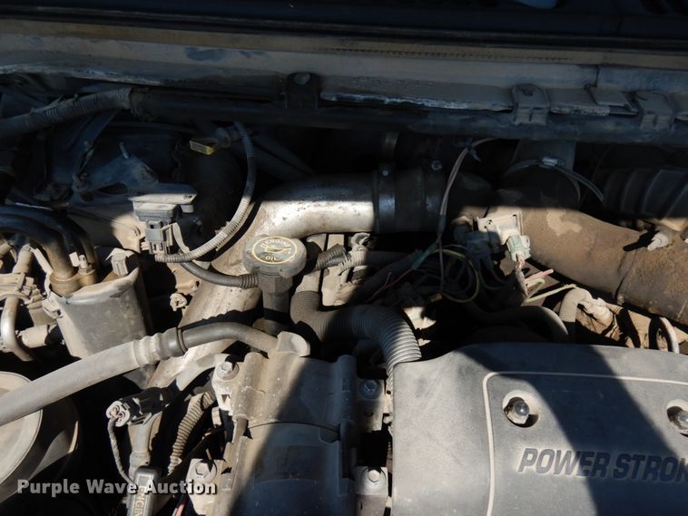 image for item IL9754 2001 Ford F350 Super Duty  flatbed pickup truck