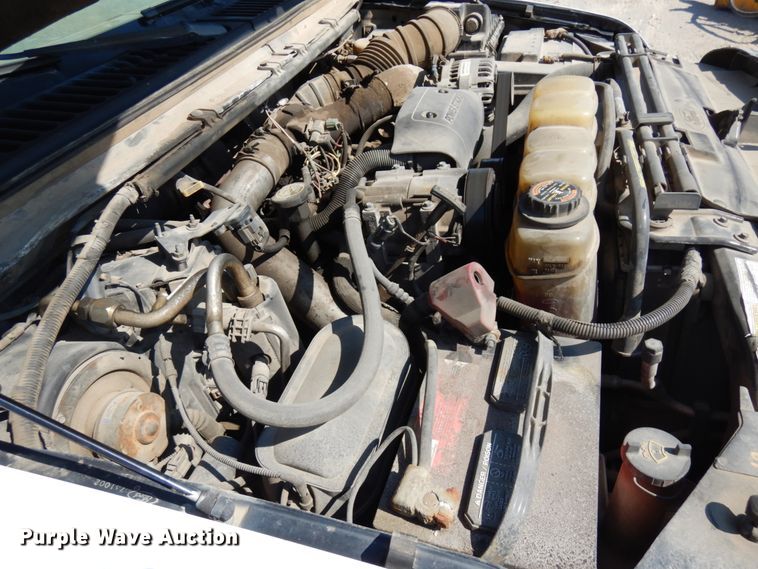 image for item IL9754 2001 Ford F350 Super Duty  flatbed pickup truck