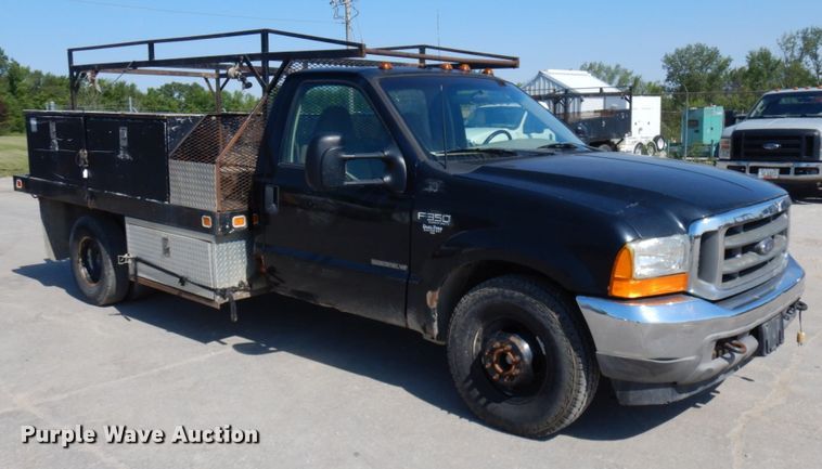 image for item IL9755 2001 Ford F350 Super Duty  flatbed pickup truck