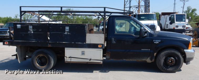 image for item IL9755 2001 Ford F350 Super Duty  flatbed pickup truck