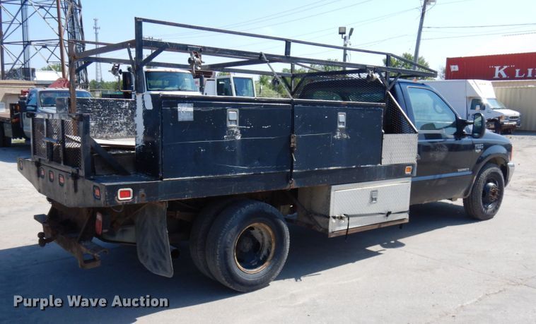 image for item IL9755 2001 Ford F350 Super Duty  flatbed pickup truck