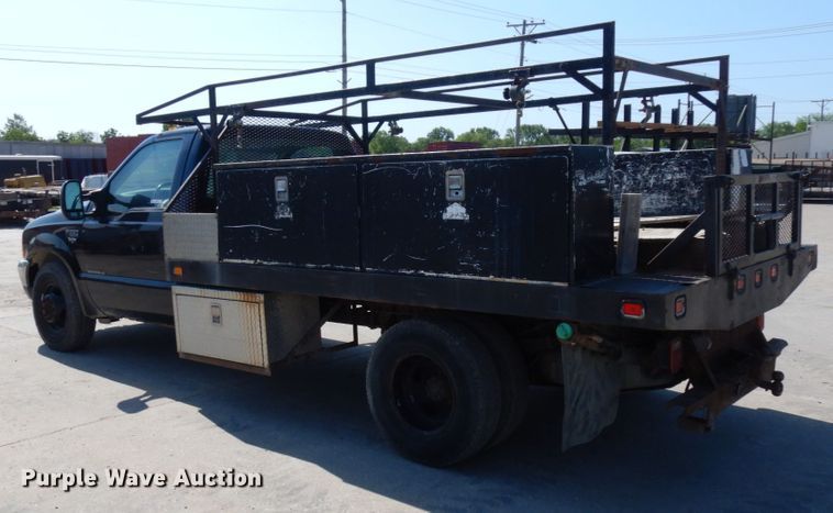 image for item IL9755 2001 Ford F350 Super Duty  flatbed pickup truck