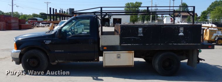 image for item IL9755 2001 Ford F350 Super Duty  flatbed pickup truck