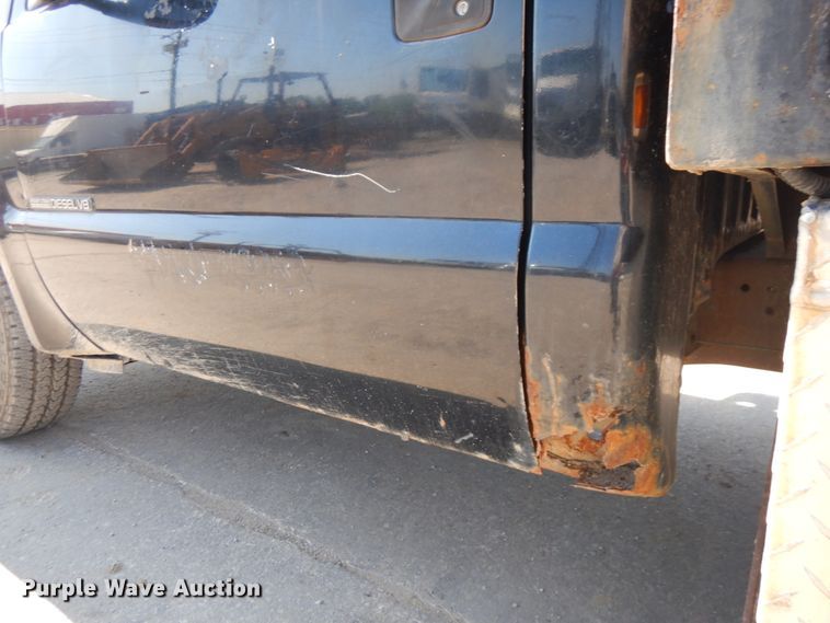 image for item IL9755 2001 Ford F350 Super Duty  flatbed pickup truck