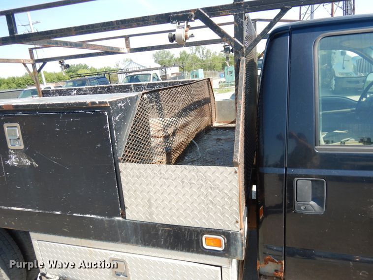 image for item IL9755 2001 Ford F350 Super Duty  flatbed pickup truck