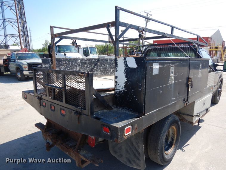 image for item IL9755 2001 Ford F350 Super Duty  flatbed pickup truck