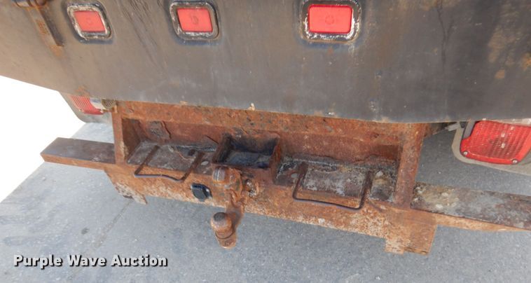 image for item IL9755 2001 Ford F350 Super Duty  flatbed pickup truck