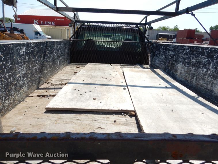 image for item IL9755 2001 Ford F350 Super Duty  flatbed pickup truck