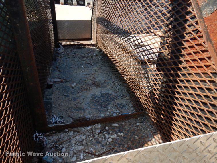 image for item IL9755 2001 Ford F350 Super Duty  flatbed pickup truck