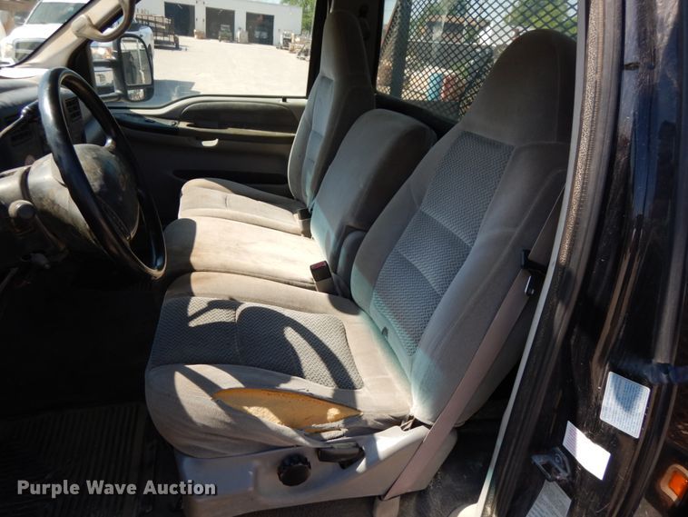 image for item IL9755 2001 Ford F350 Super Duty  flatbed pickup truck