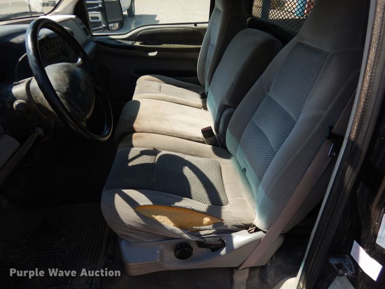 image for item IL9755 2001 Ford F350 Super Duty  flatbed pickup truck