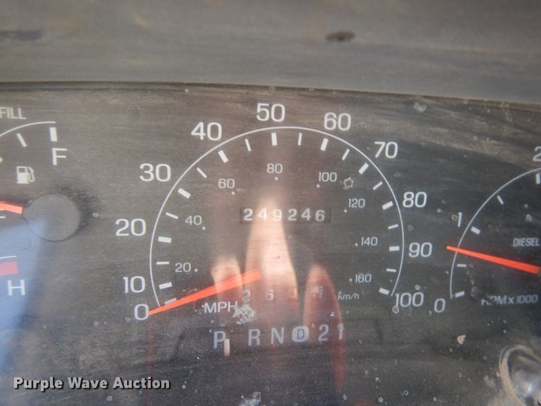 image for item IL9755 2001 Ford F350 Super Duty  flatbed pickup truck