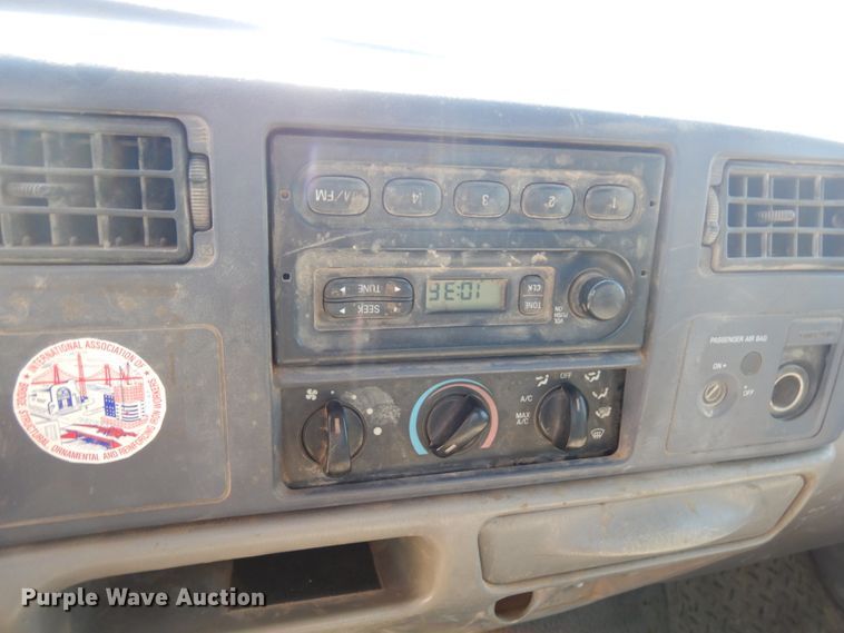 image for item IL9755 2001 Ford F350 Super Duty  flatbed pickup truck