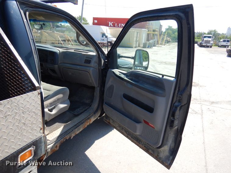 image for item IL9755 2001 Ford F350 Super Duty  flatbed pickup truck