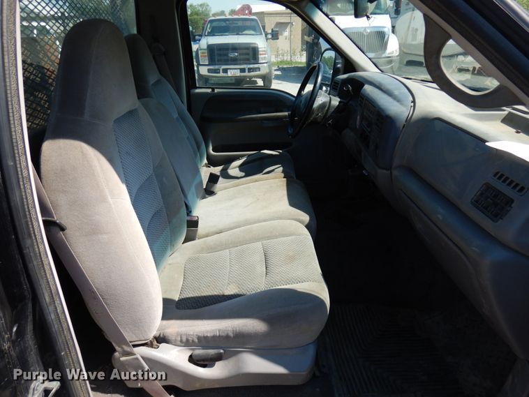 image for item IL9755 2001 Ford F350 Super Duty  flatbed pickup truck