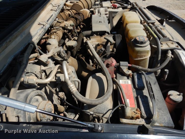 image for item IL9755 2001 Ford F350 Super Duty  flatbed pickup truck