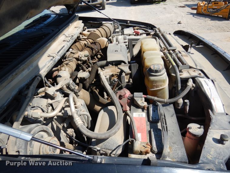 image for item IL9755 2001 Ford F350 Super Duty  flatbed pickup truck