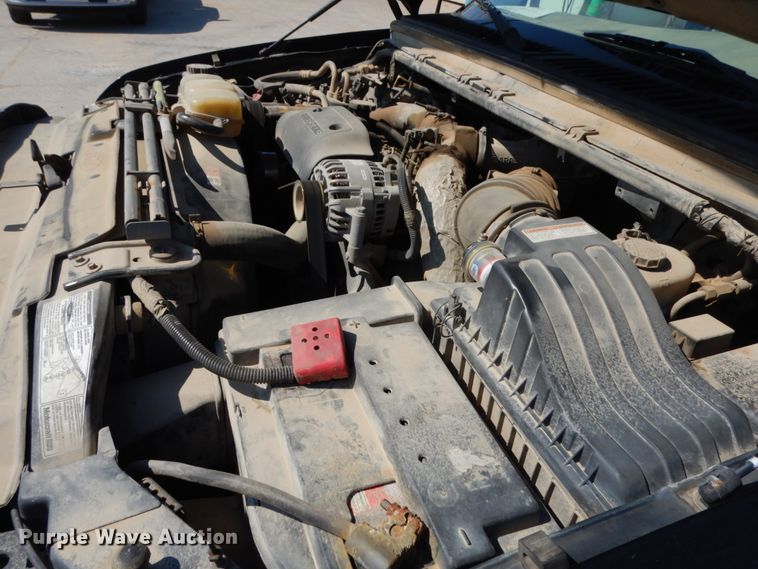 image for item IL9755 2001 Ford F350 Super Duty  flatbed pickup truck