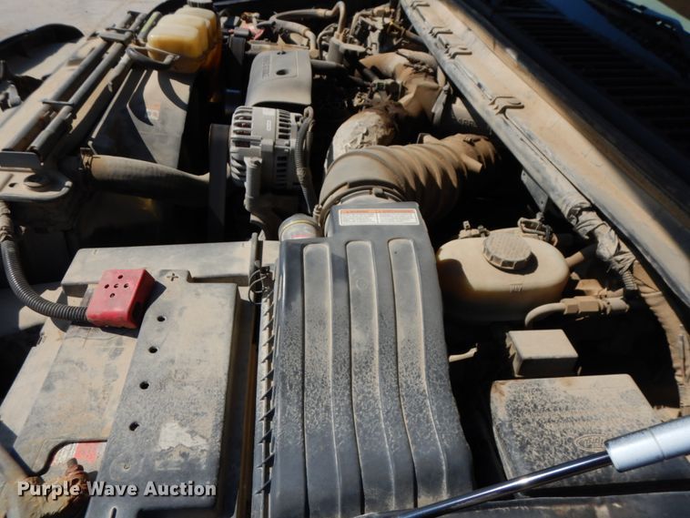 image for item IL9755 2001 Ford F350 Super Duty  flatbed pickup truck