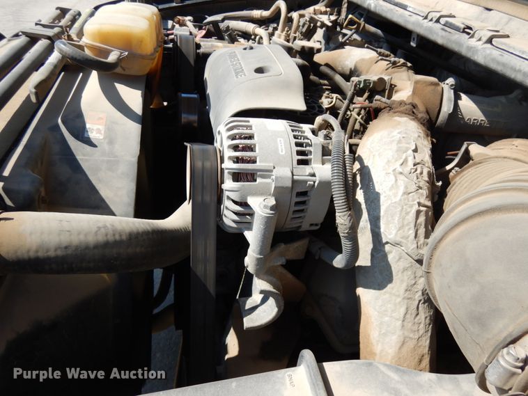 image for item IL9755 2001 Ford F350 Super Duty  flatbed pickup truck