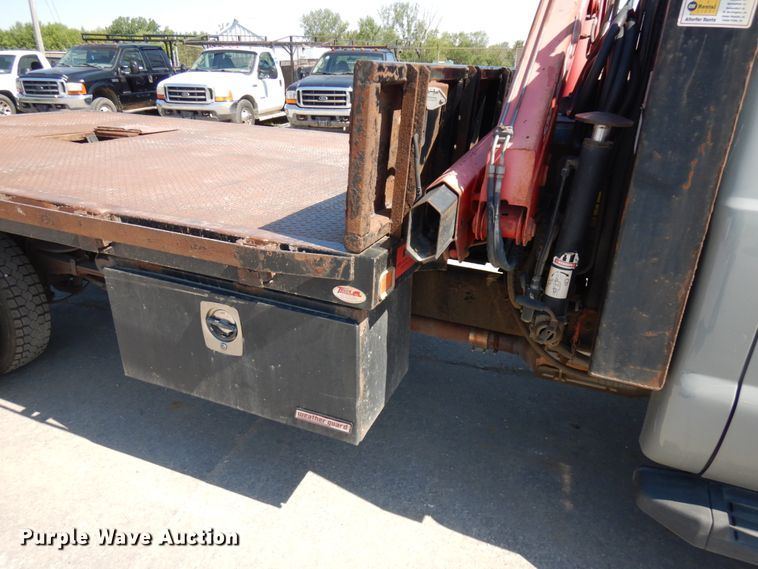 image for item IL9756 2010 Ford F550 Super Duty  flatbed truck