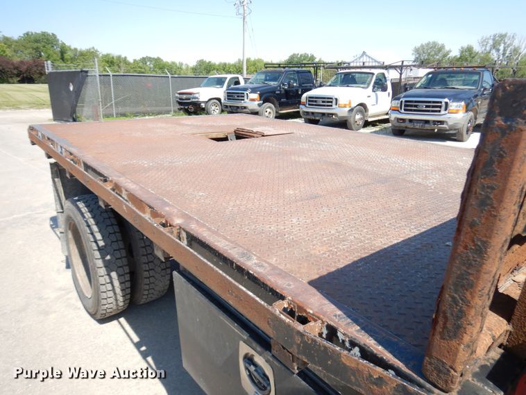 image for item IL9756 2010 Ford F550 Super Duty  flatbed truck