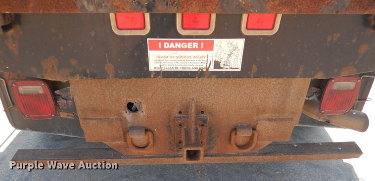 image for item IL9756 2010 Ford F550 Super Duty  flatbed truck