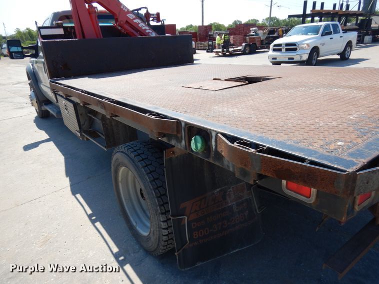image for item IL9756 2010 Ford F550 Super Duty  flatbed truck