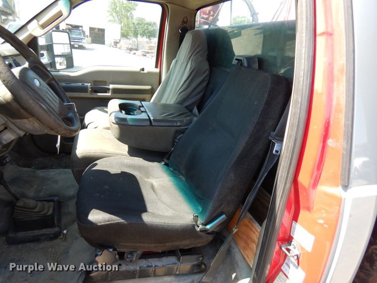 image for item IL9756 2010 Ford F550 Super Duty  flatbed truck