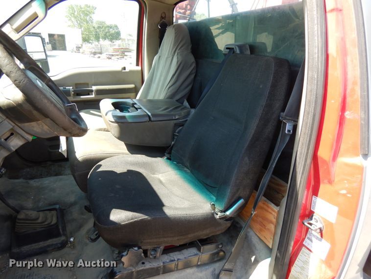 image for item IL9756 2010 Ford F550 Super Duty  flatbed truck