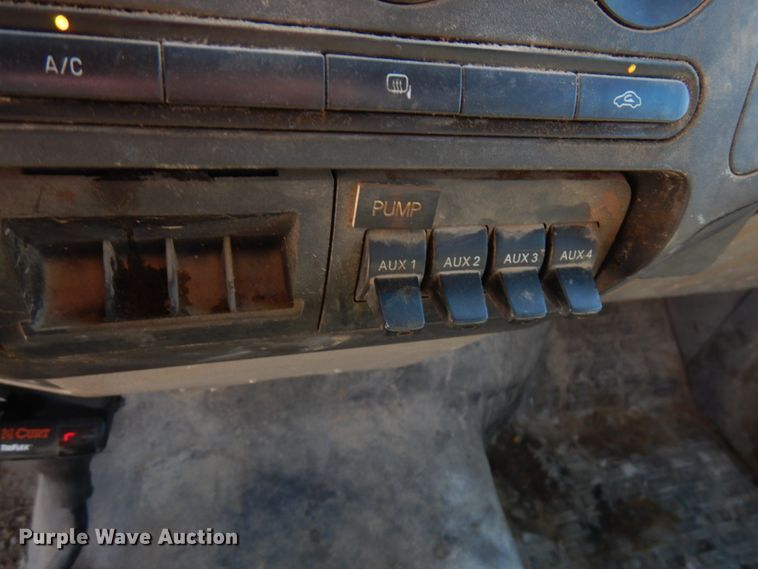 image for item IL9756 2010 Ford F550 Super Duty  flatbed truck