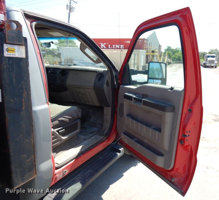 image for item IL9756 2010 Ford F550 Super Duty  flatbed truck