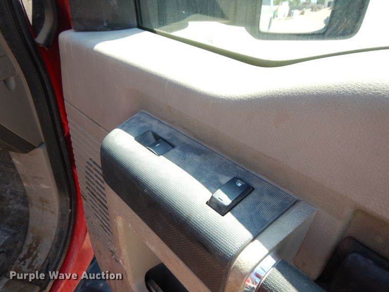 image for item IL9756 2010 Ford F550 Super Duty  flatbed truck