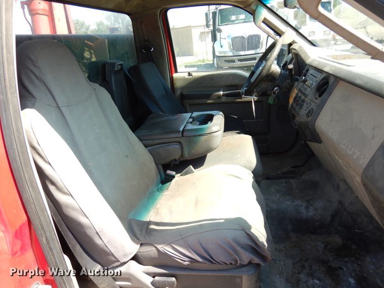 image for item IL9756 2010 Ford F550 Super Duty  flatbed truck