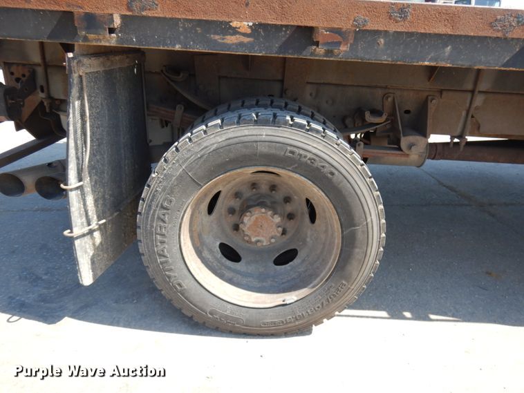 image for item IL9756 2010 Ford F550 Super Duty  flatbed truck