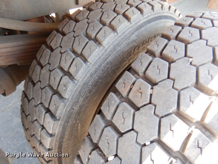 image for item IL9756 2010 Ford F550 Super Duty  flatbed truck