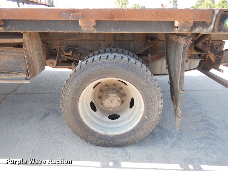 image for item IL9756 2010 Ford F550 Super Duty  flatbed truck