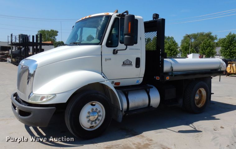 image for item IL9757 2005 International 8600  flatbed truck