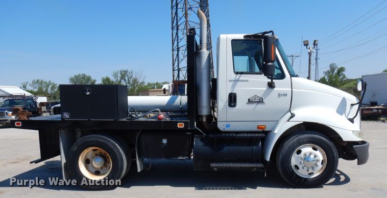 image for item IL9757 2005 International 8600  flatbed truck