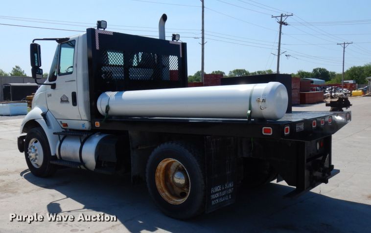 image for item IL9757 2005 International 8600  flatbed truck