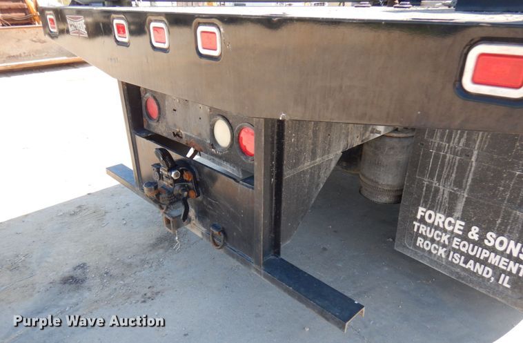 image for item IL9757 2005 International 8600  flatbed truck