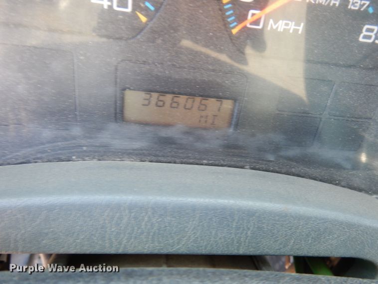 image for item IL9757 2005 International 8600  flatbed truck