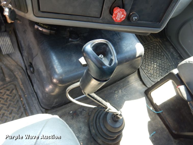 image for item IL9757 2005 International 8600  flatbed truck