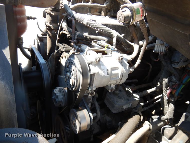 image for item IL9757 2005 International 8600  flatbed truck